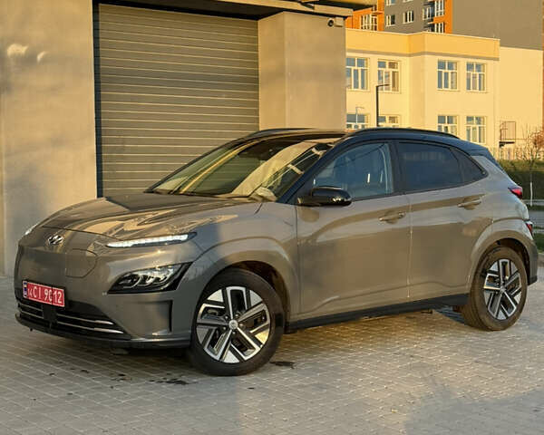 Серый Хендай Kona, объемом двигателя 0 л и пробегом 42 тыс. км за 17900 $, фото 17 на Automoto.ua
