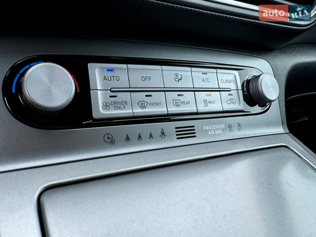 Серый Хендай Kona, объемом двигателя 0 л и пробегом 82 тыс. км за 17888 $, фото 45 на Automoto.ua