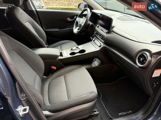 Сірий Хендай Kona, об'ємом двигуна 0 л та пробігом 72 тис. км за 17700 $, фото 26 на Automoto.ua