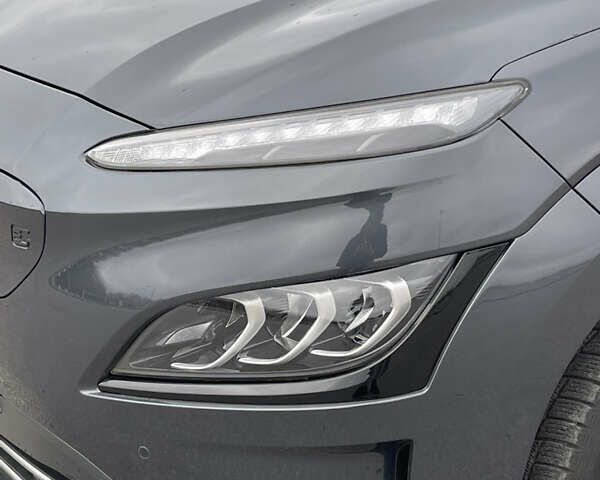 Серый Хендай Kona, объемом двигателя 0 л и пробегом 39 тыс. км за 16999 $, фото 10 на Automoto.ua