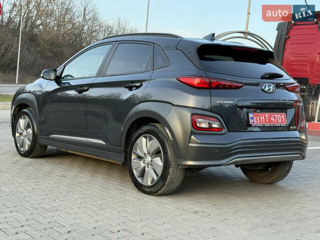 Серый Хендай Kona, объемом двигателя 0 л и пробегом 71 тыс. км за 17999 $, фото 1 на Automoto.ua