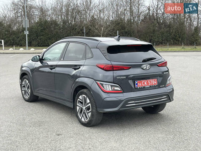 Серый Хендай Kona, объемом двигателя 0 л и пробегом 39 тыс. км за 16999 $, фото 4 на Automoto.ua