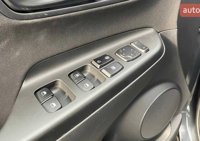 Серый Хендай Kona, объемом двигателя 1.6 л и пробегом 16 тыс. км за 20990 $, фото 10 на Automoto.ua