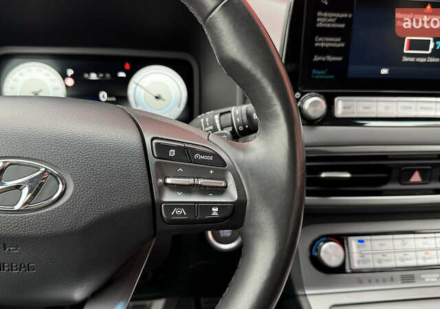 Серый Хендай Kona, объемом двигателя 0 л и пробегом 50 тыс. км за 18500 $, фото 26 на Automoto.ua