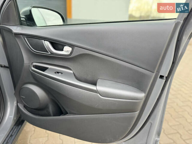 Серый Хендай Kona, объемом двигателя 0 л и пробегом 40 тыс. км за 15999 $, фото 20 на Automoto.ua