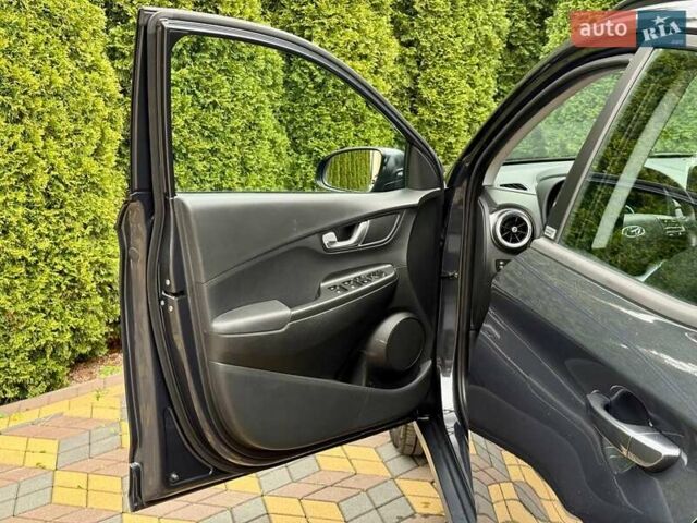 Сірий Хендай Kona, об'ємом двигуна 0 л та пробігом 44 тис. км за 16999 $, фото 15 на Automoto.ua