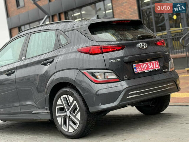 Серый Хендай Kona, объемом двигателя 0 л и пробегом 52 тыс. км за 17299 $, фото 13 на Automoto.ua