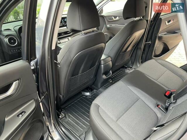 Серый Хендай Kona, объемом двигателя 0 л и пробегом 114 тыс. км за 19950 $, фото 47 на Automoto.ua