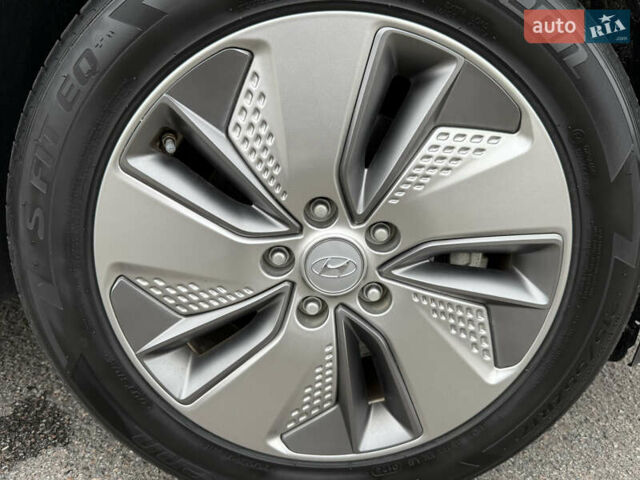 Серый Хендай Kona, объемом двигателя 0 л и пробегом 37 тыс. км за 15500 $, фото 15 на Automoto.ua