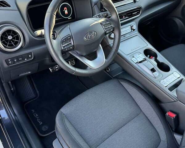 Серый Хендай Kona, объемом двигателя 0 л и пробегом 51 тыс. км за 16999 $, фото 17 на Automoto.ua