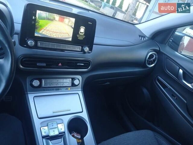 Серый Хендай Kona, объемом двигателя 0 л и пробегом 75 тыс. км за 17435 $, фото 25 на Automoto.ua