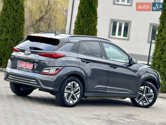 Серый Хендай Kona, объемом двигателя 0 л и пробегом 56 тыс. км за 17299 $, фото 19 на Automoto.ua