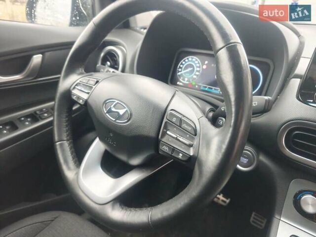 Серый Хендай Kona, объемом двигателя 0 л и пробегом 50 тыс. км за 17650 $, фото 65 на Automoto.ua