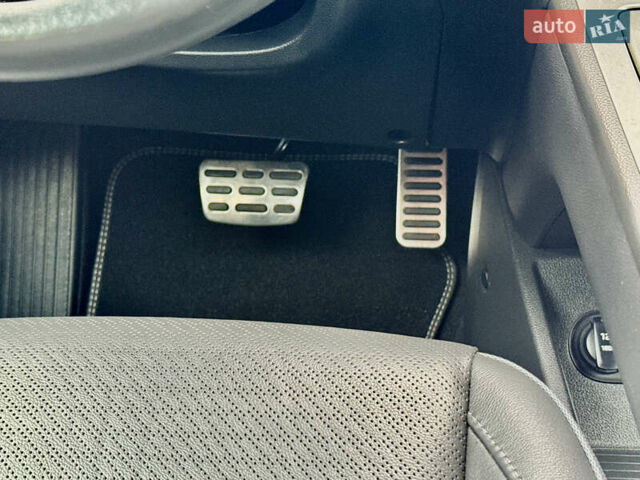 Серый Хендай Kona, объемом двигателя 0 л и пробегом 82 тыс. км за 17888 $, фото 64 на Automoto.ua