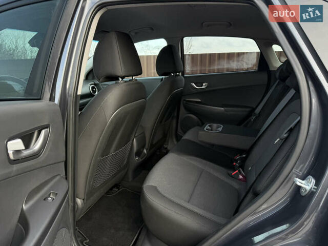 Серый Хендай Kona, объемом двигателя 0 л и пробегом 41 тыс. км за 18000 $, фото 16 на Automoto.ua