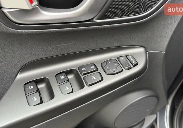 Серый Хендай Kona, объемом двигателя 0 л и пробегом 50 тыс. км за 18500 $, фото 18 на Automoto.ua