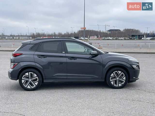 Серый Хендай Kona, объемом двигателя 0 л и пробегом 39 тыс. км за 16999 $, фото 7 на Automoto.ua