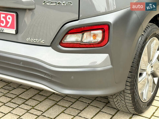Серый Хендай Kona, объемом двигателя 0 л и пробегом 82 тыс. км за 17888 $, фото 19 на Automoto.ua