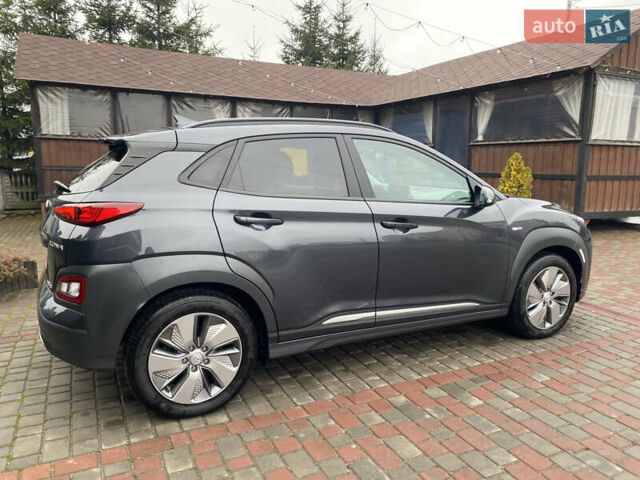 Серый Хендай Kona, объемом двигателя 0 л и пробегом 78 тыс. км за 17999 $, фото 12 на Automoto.ua