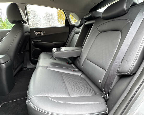 Серый Хендай Kona, объемом двигателя 0 л и пробегом 82 тыс. км за 17888 $, фото 53 на Automoto.ua