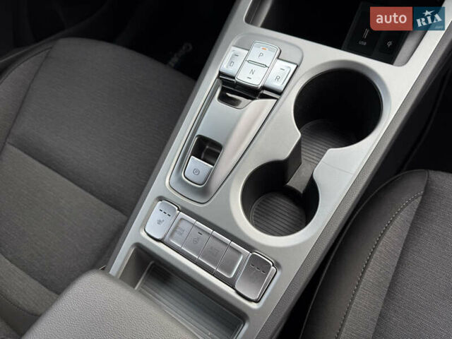 Серый Хендай Kona, объемом двигателя 0 л и пробегом 41 тыс. км за 18000 $, фото 24 на Automoto.ua