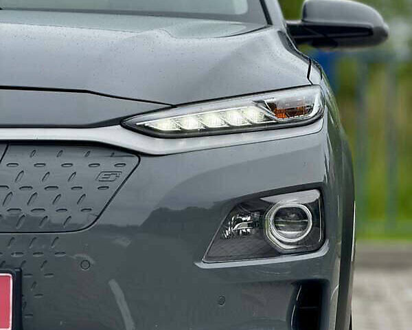 Серый Хендай Kona, объемом двигателя 0 л и пробегом 128 тыс. км за 16000 $, фото 4 на Automoto.ua