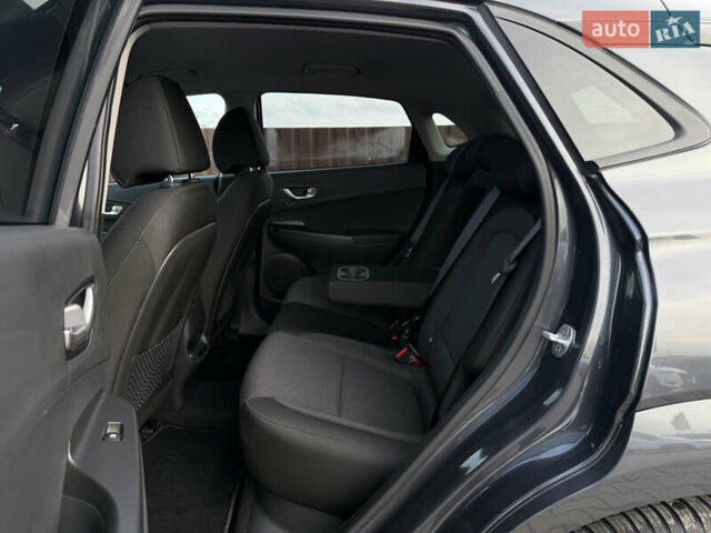 Серый Хендай Kona, объемом двигателя 0 л и пробегом 41 тыс. км за 18000 $, фото 15 на Automoto.ua