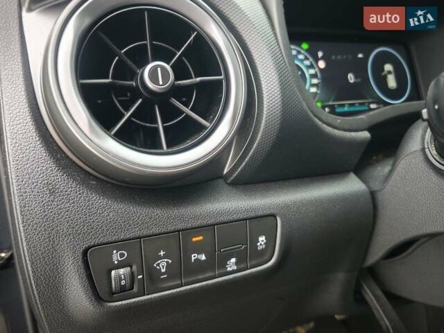 Серый Хендай Kona, объемом двигателя 0 л и пробегом 50 тыс. км за 17650 $, фото 53 на Automoto.ua