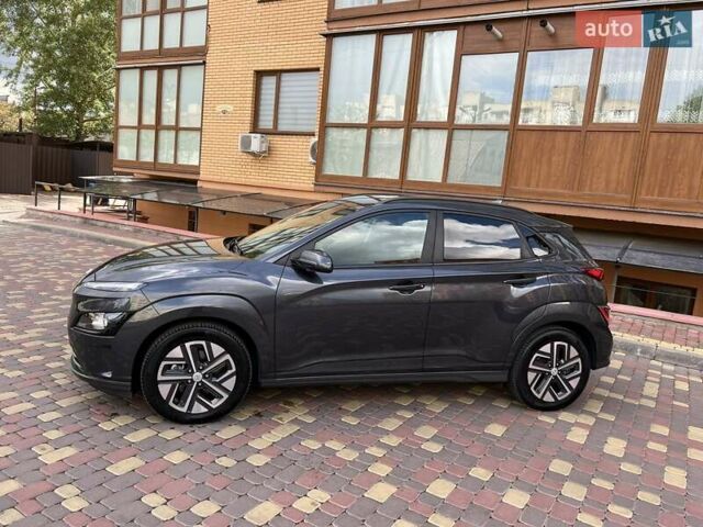 Серый Хендай Kona, объемом двигателя 0 л и пробегом 114 тыс. км за 19950 $, фото 5 на Automoto.ua