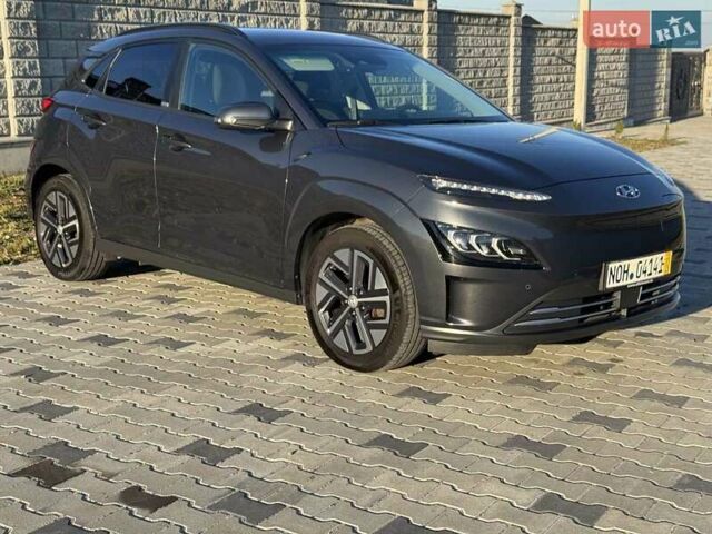 Серый Хендай Kona, объемом двигателя 0 л и пробегом 51 тыс. км за 16999 $, фото 10 на Automoto.ua