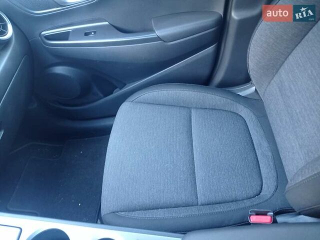 Серый Хендай Kona, объемом двигателя 0 л и пробегом 75 тыс. км за 17435 $, фото 22 на Automoto.ua