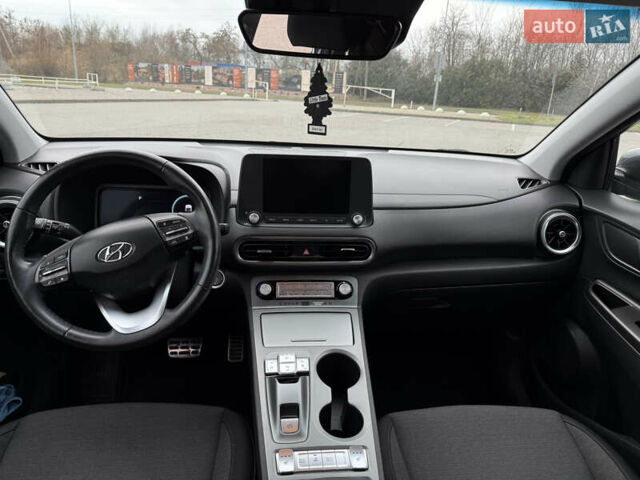 Серый Хендай Kona, объемом двигателя 0 л и пробегом 39 тыс. км за 16999 $, фото 13 на Automoto.ua