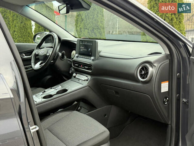Серый Хендай Kona, объемом двигателя 0 л и пробегом 56 тыс. км за 17299 $, фото 37 на Automoto.ua
