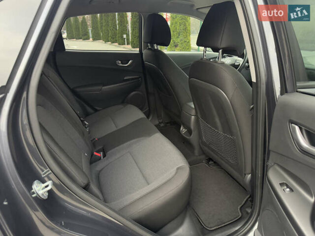 Серый Хендай Kona, объемом двигателя 0 л и пробегом 56 тыс. км за 17299 $, фото 48 на Automoto.ua