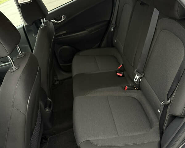 Серый Хендай Kona, объемом двигателя 0 л и пробегом 39 тыс. км за 16999 $, фото 27 на Automoto.ua