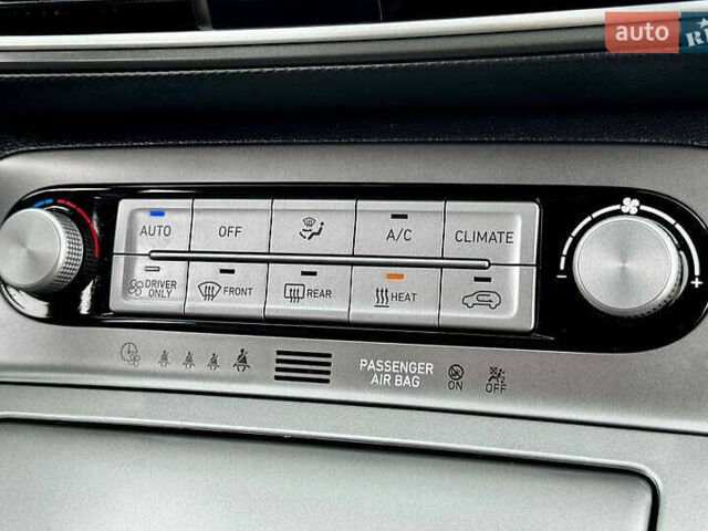 Серый Хендай Kona, объемом двигателя 0 л и пробегом 128 тыс. км за 16000 $, фото 13 на Automoto.ua