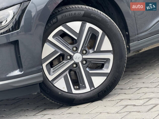 Серый Хендай Kona, объемом двигателя 0 л и пробегом 56 тыс. км за 17299 $, фото 14 на Automoto.ua