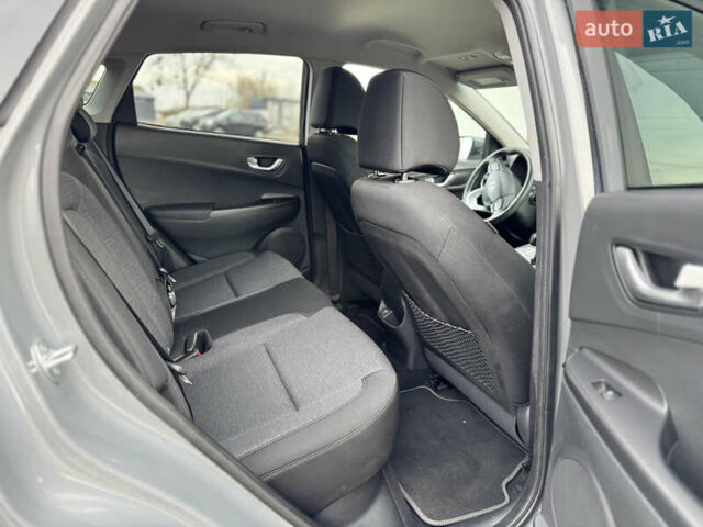 Серый Хендай Kona, объемом двигателя 0 л и пробегом 40 тыс. км за 15999 $, фото 21 на Automoto.ua