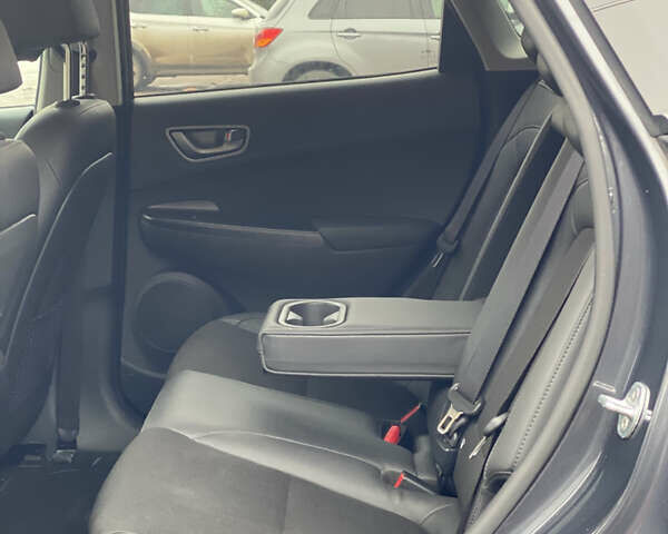 Серый Хендай Kona, объемом двигателя 0 л и пробегом 78 тыс. км за 17999 $, фото 32 на Automoto.ua