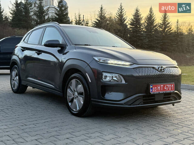 Серый Хендай Kona, объемом двигателя 0 л и пробегом 71 тыс. км за 17999 $, фото 6 на Automoto.ua