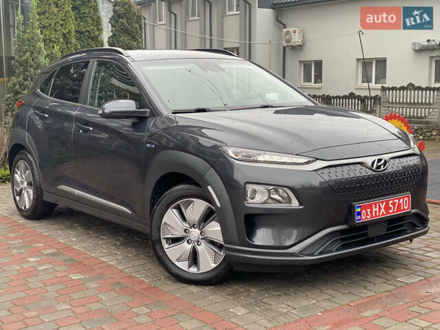 Серый Хендай Kona, объемом двигателя 0 л и пробегом 78 тыс. км за 17999 $, фото 6 на Automoto.ua