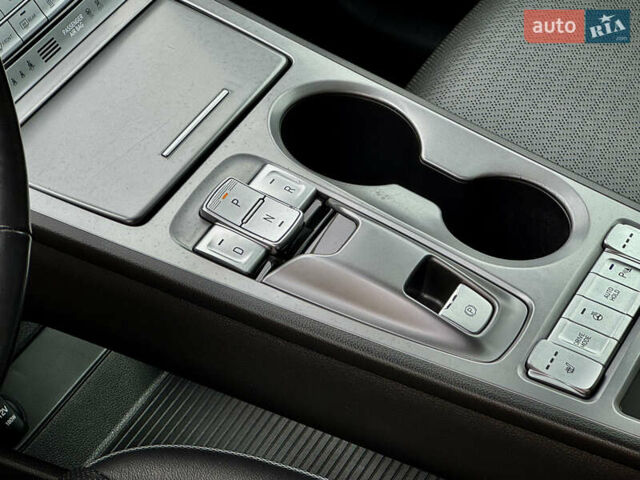 Серый Хендай Kona, объемом двигателя 0 л и пробегом 82 тыс. км за 17888 $, фото 38 на Automoto.ua