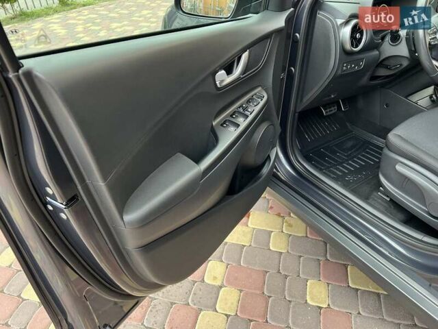 Серый Хендай Kona, объемом двигателя 0 л и пробегом 114 тыс. км за 19950 $, фото 42 на Automoto.ua