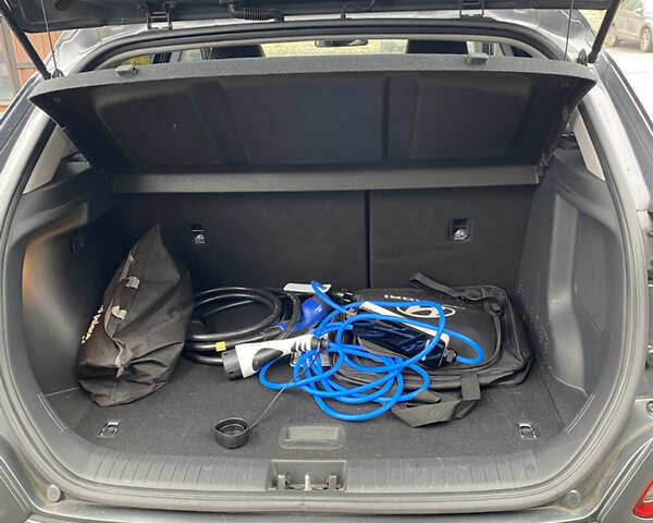 Серый Хендай Kona, объемом двигателя 0 л и пробегом 78 тыс. км за 17999 $, фото 26 на Automoto.ua