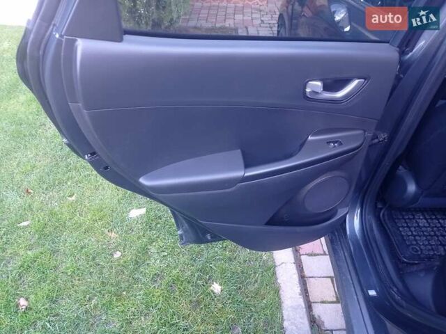 Серый Хендай Kona, объемом двигателя 0 л и пробегом 75 тыс. км за 17435 $, фото 17 на Automoto.ua