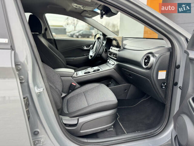 Серый Хендай Kona, объемом двигателя 0 л и пробегом 40 тыс. км за 15999 $, фото 18 на Automoto.ua