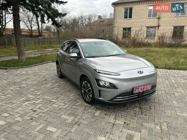 Серый Хендай Kona, объемом двигателя 0 л и пробегом 61 тыс. км за 17900 $, фото 1 на Automoto.ua
