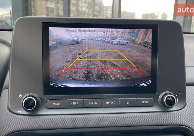 Сірий Хендай Kona, об'ємом двигуна 1.6 л та пробігом 16 тис. км за 22390 $, фото 17 на Automoto.ua