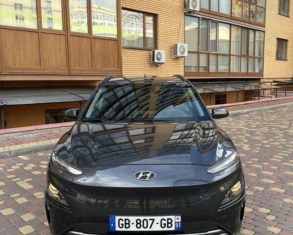 Серый Хендай Kona, объемом двигателя 0 л и пробегом 114 тыс. км за 19950 $, фото 1 на Automoto.ua