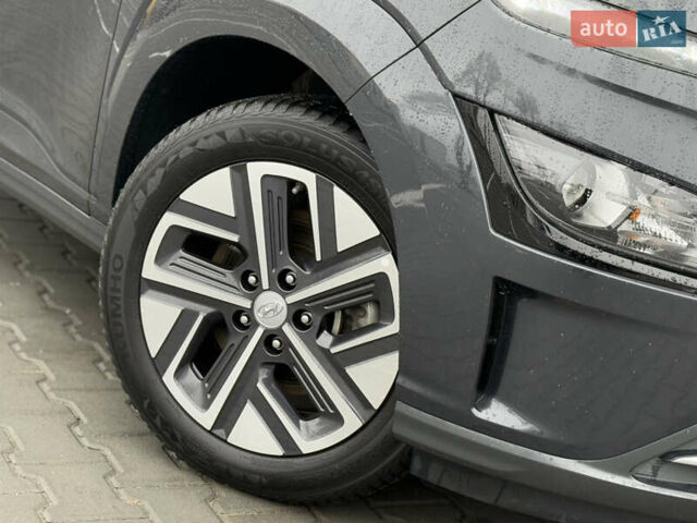Серый Хендай Kona, объемом двигателя 0 л и пробегом 52 тыс. км за 17299 $, фото 24 на Automoto.ua